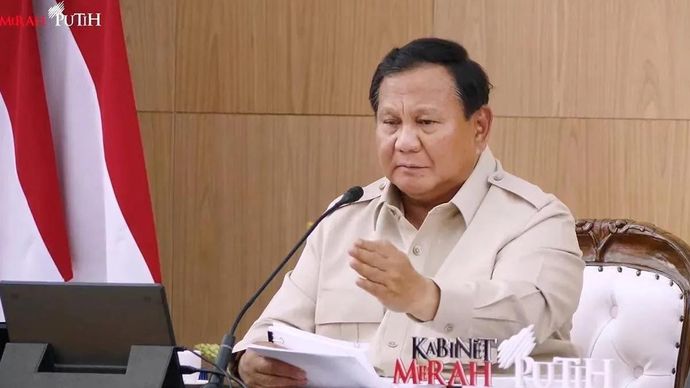 Tangkapan layar - Presiden Prabowo Subianto memberikan arahan dalam retret Kabinet Merah Putih atau taklimat awal tahun di Padepokan Garuda Yaksa, Hambalang, Bogor, Jawa Barat, Selasa 6 Januari 2026. ANTARA/HO-Youtube Sekretariat Presiden/aa.