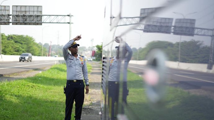 Kementerian Perhubungan (Kemenhub) melalui Direktorat Jenderal Perhubungan Darat Kementerian Perhubungan memberikan sanksi berupa pembekuan izin penyelenggaraan angkutan orang milik PT Cahaya Wisata Transportasi atau Cahaya Trans. 