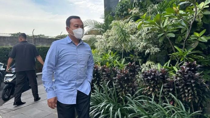 Bekas Sekretaris Dinas Cipta Karya dan Tata Ruang Kabupaten Bekasi, Jawa Barat, Beni Saputra, setelah diperiksa di Gedung Merah Putih KPK, Jakarta, Senin 5 Januari 2026. ANTARA/Rio Feisal