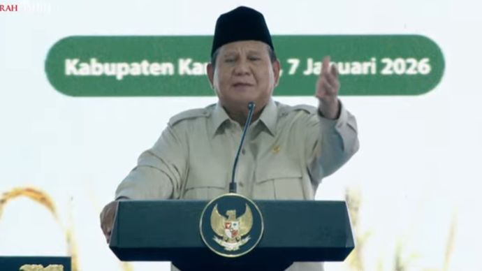 Presiden Prabowo Subianto menghadiri kegiatan panen raya di Karawang, Jawa Barat