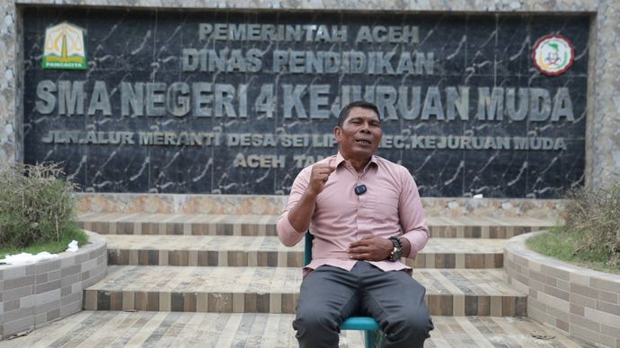 Saiful, kepala SMA Negeri 4 Kejuruan Muda, Aceh Tamiang.