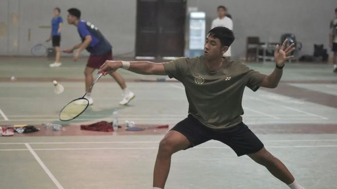 Ilustrasi - Pebulu tangkis tunggal putra Alwi Farhan memukul kok saat mengikuti Pemusatan Latihan Nasional (Pelatnas) Bulu Tangkis di PBSI Cipayung, Jakarta Timur, Rabu, 9 Juli 2025. ANTARA FOTO/ Fakhri Hermansyah/bar