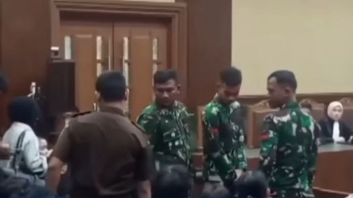 Hakim tegur tantara di siding Nadiem Makarim