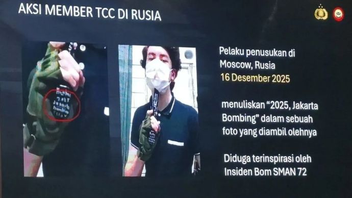 Densus 88 AT Polri menunjukkan foto pelaku penusukan di Rusia yang diduga terinspirasi insiden ledakan di SMAN 72 dalam konferensi pers di Gedung Bareskrim Polri, Jakarta, Rabu, 7 Januari 2026. ANTARA/Nadia Putri Rahmani/pri.