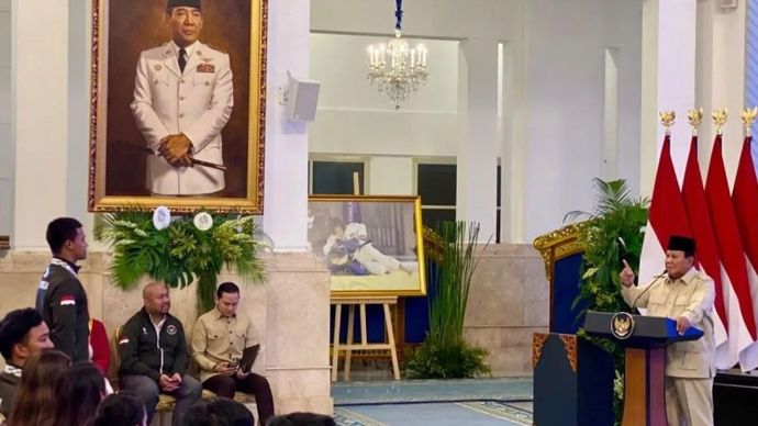 Presiden Prabowo Subianto memberikan penghargaan kepada atlet SEA Games di Istana Negara, Jakarta, Kamis, 8 Januari 2026. (ANTARA/Cahya Sari)