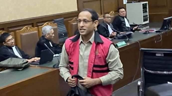 Mantan Mendikbudristek Nadiem Anwar Makarim berjalan ke luar ruang sidang usai mengikuti sidang lanjutan kasus dugaan korupsi program digitalisasi pendidikan berupa pengadaan laptop Chromebook dan Chrome Device Management di Pengadilan Tindak Pidana 
