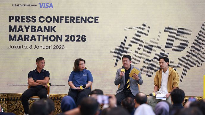 Project Officer Maybank Marathon Bambang Irawan dan Perwakilan VISA