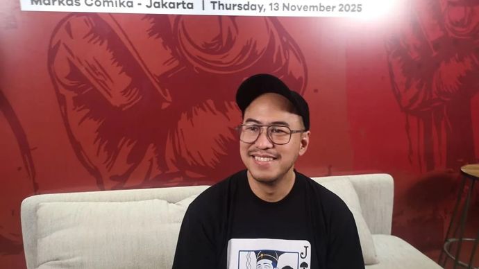 Selebritas Pandji Pragiwaksono saat ditemui di Markas Comika, Jakarta Selatan, Kamis 13 Desember 2025. ANTARA/Abdu Faisal.