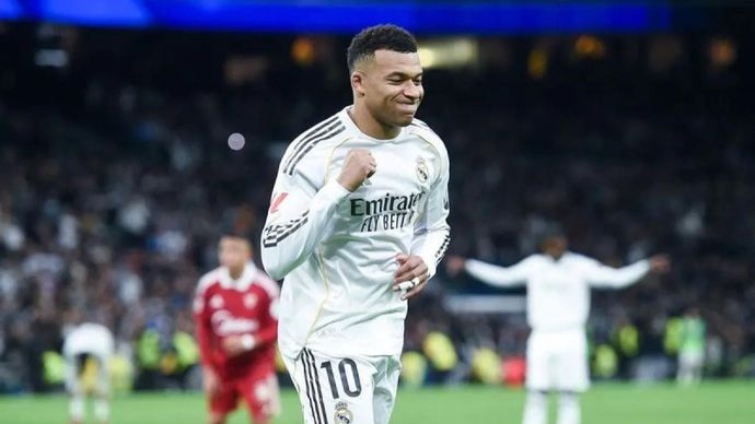 Arsip - Kylian Mbappe dari Real Madrid merayakan gol selama pertandingan sepak bola La Liga antara Real Madrid dan Sevilla FC di stadion Santiago Bernabeu di Madrid, Spanyol, Sabtu 20 Desember 2025. ANTARA/Xinhua/Gustavo Valiente/aa.