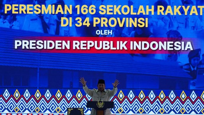 Presiden Prabowo Subianto saat meresmikan 166 Sekolah Rakyat di 34 provinsi.