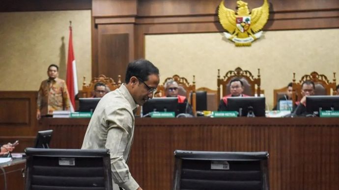 Terdakwa kasus dugaan korupsi dalam digitalisasi pendidikan pengadaan laptop Chromebook Nadiem Makarim (tengah) mengikuti sidang lanjutan dengan agenda tanggapan JPU atas eksepsi terdakwa di Pengadilan Tipikor, Jakarta, Kamis, 8 Januari 2026. Dalam tanggapannya JPU Kejaksaan Agung meminta majelis hakim menolak nota keberatan atau eksepsi dari mantan Menteri Pendidikan, Kebudayaan, Riset dan Teknologi (Mendikbudristek) periode 2019-2024 Nadiem Makarim dan penasihat hukumnya. ANTARA FOTO/Indrianto Eko Suwarso/nz