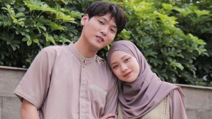 Na Daehoon, Julia Prastini 