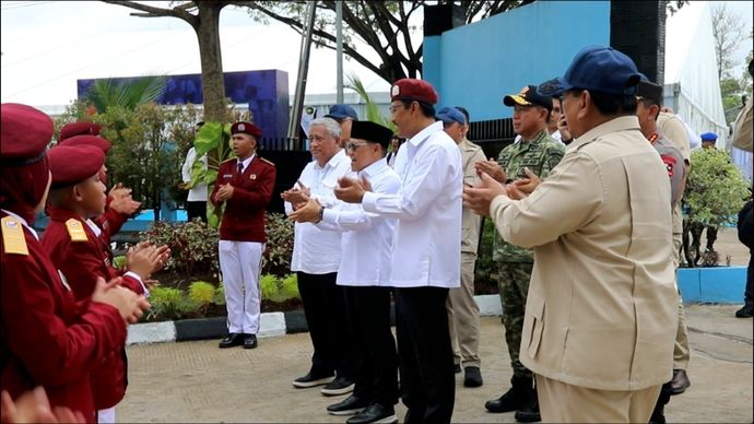 Presiden RI Prabowo Subianto  di Sekolah Rakyat Terpadu (SRT) 9 Banjarbaru, Kalimantan Selatan, pada Senin, 12 Januari 2026.