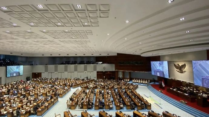 Ketua DPR RI Puan Maharani memimpin rapat paripurna di kompleks parlemen, Jakarta, Selasa, 13 Januari 2025. ANTARA/Bagus Ahmad Rizaldi.