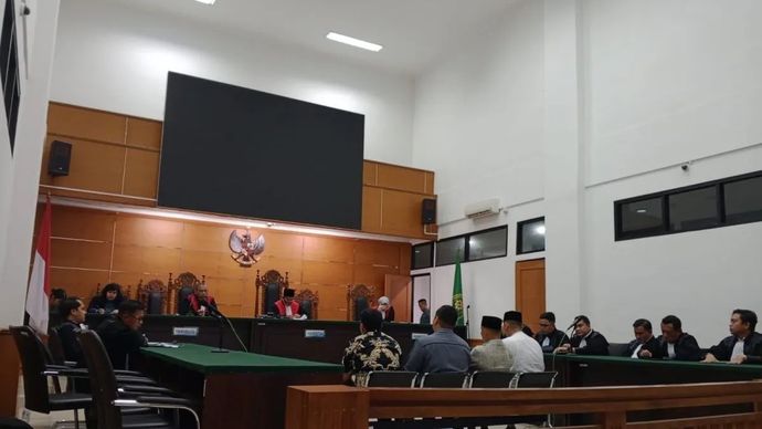 Kasus Pagar Laut Tangerang, Kades Kohod dan Tiga Terdakwa Divonis 3,5 Tahun Penjara.