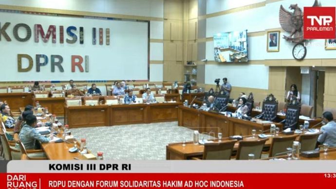 Rapat DPR dengan hakim ad hoc. 