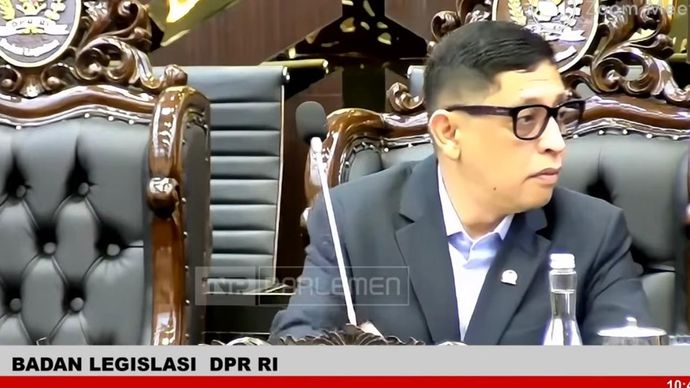Ketua Baleg DPR RI Bob Hasan saat memimpin Rapat Panja Penyusunan RUU tentang Pemerintahan Aceh. 