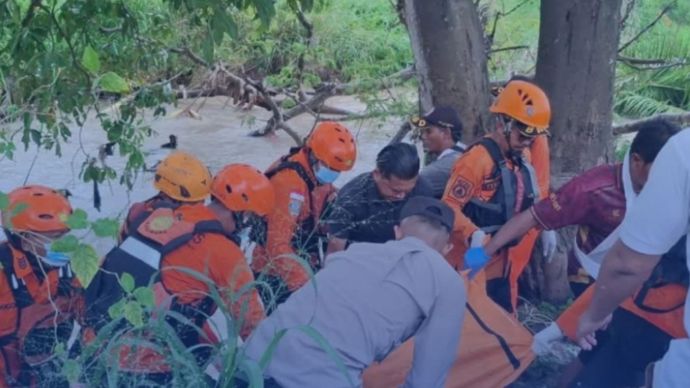 Seorang remaja berusia 16 tahun bernama Umar ditemukan meninggal dunia di Sungai Terate, Kecamatan Bojonegara, Kabupaten Serang, tepat di perbatasan Kota Cilegon, Kamis (15/1/2026).