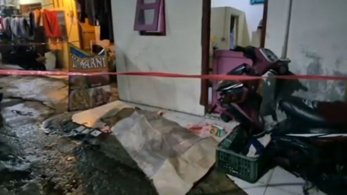 Mahasiswi tewas di depan kosannya di Depok, Jawa Barat. 
