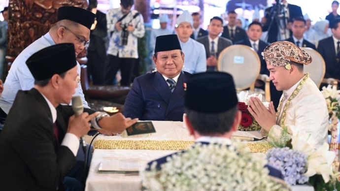 Presiden Prabowo hadir menjadi saksi pernikahan Agung Surahman dan Aulia Mahardiana di TMII