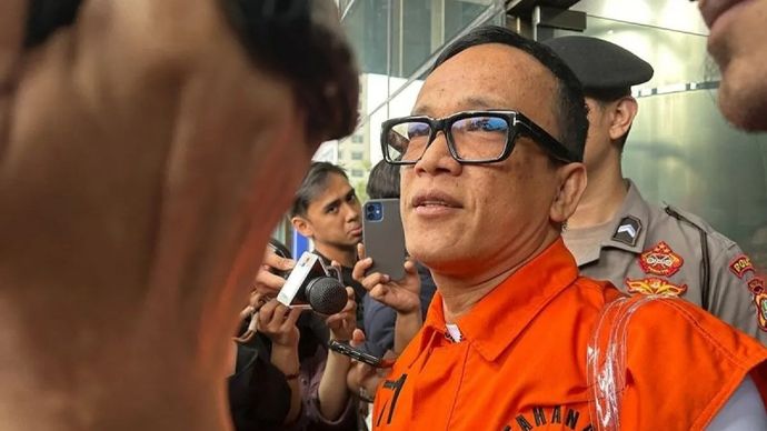 Mantan Wakil Menteri Ketenagakerjaan sekaligus tersangka kasus dugaan pemerasan terkait pengurusan sertifikat K3 di Kemenaker Immanuel Ebenezer Gerungan memberikan keterangan sebelum memasuki mobil tahanan di Gedung Merah Putih KPK, Jakarta, Kamis, 18 Desember 2025. ANTARA/Rio Feisal/aa.