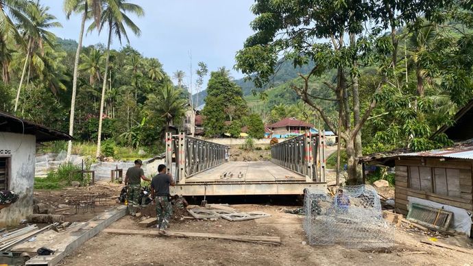 Pemerintah terus percepat pemulihan akses transportasi di berbagai wilayah Aceh melalui pembangunan jembatan Armco dan Bailey.
