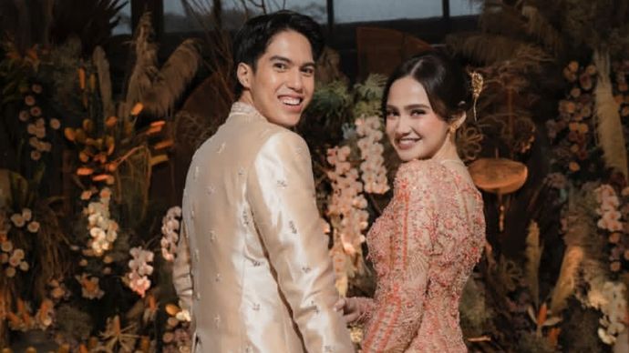 Momen lamaran El Rumi dan Syifa Hadju