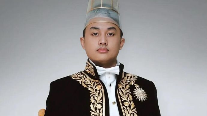 Susuhunan Ingkang Sinuhun Kangjeng Susuhunan (SISKS) Pakubuwono XIV Purbaya. 