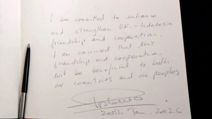 Catatan tangan Presiden Prabowo Subianto disela-sela kunjungan kenegaraannya di London, Inggris, Selasa, 20 Januari 2026. ANTARA/Instagram/@sekretariat.kabinet.