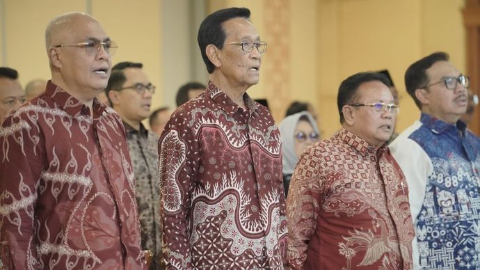 Persatuan Wartawan Indonesia (PWI) Pusat menganugerahkan status Anggota Kehormatan PWI kepada Gubernur Daerah Istimewa Yogyakarta (DIY), Sri Sultan Hamengku Buwono X/ist