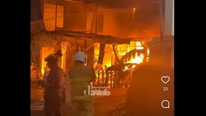 Kebakaran landa rumah di Kota Tangerang. 