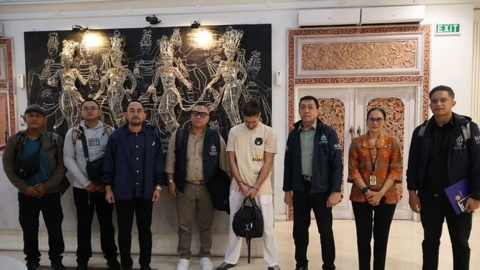 Kantor Imigrasi Ngurah Rai, Bali, mendeportasi buronan Interpol asal Rumania Zuleam Costinel Cosmin di Bandara Ngurah Rai, Kabupaten Badung, Bali, Rabu, 21 Januari 2026. ANTARA/HO-Imigrasi Ngurah Rai