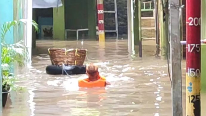 Banjir di Kebon Pala, Jatinegara, Jakarta Timur (Jaktim), Jumat, 23 Januari 2026. (ANTARA/Siti Nurhaliza)