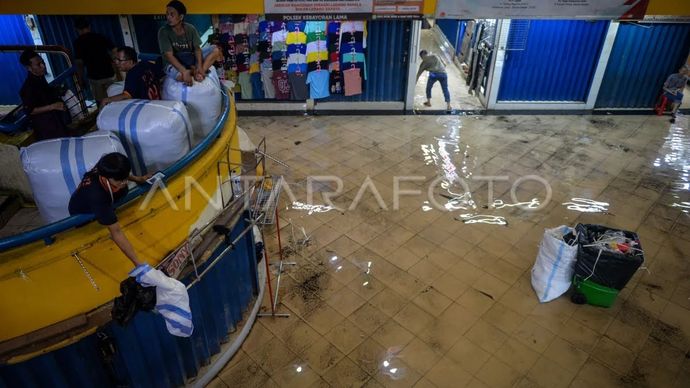 Banjir di Pasar Cipulir, Jakarta Selatan pada Kamis,  22 Januari 2026. 