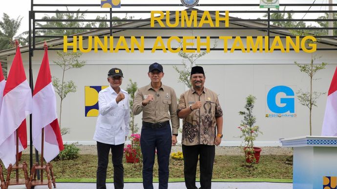 Menteri Koordinator Bidang Infrastruktur dan Pembangunan Kewilayahan, Agus Harimurti Yudhoyono (AHY), meresmikan Hunian Sementara (Huntara) bagi warga terdampak bencana hidrometeorologi di Kabupaten Aceh Tamiang, Kamis, 22 Januari 2026.