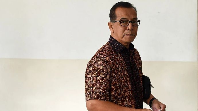 Terpidana kasus korupsi pengadaan pesawat di Garuda Indonesia Emirsyah Satar berjalan meninggalkan ruangan usai mengikuti sidang peninjauan kembali (PK) kasusnya di Pengadilan Negeri Jakarta Pusat, Jakarta, Kamis, 8 Januari 2026. Majelis hakim PN Jak
