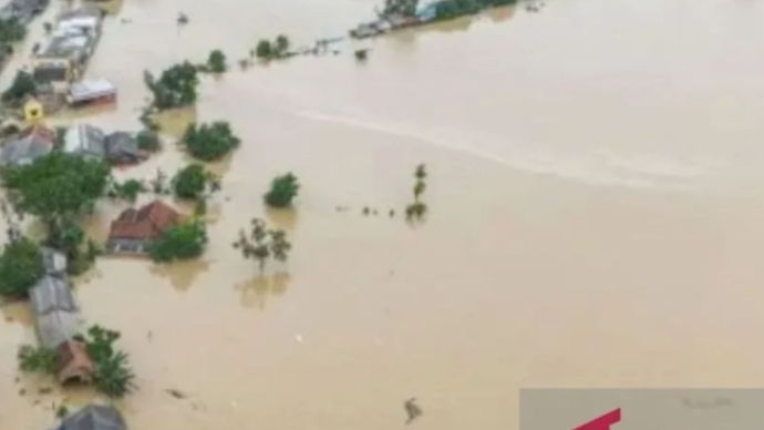 Pemukiman warga dan areal sawah terendam banjir di Karawang. (ANTARA/Darryl Ramadhan/dok)