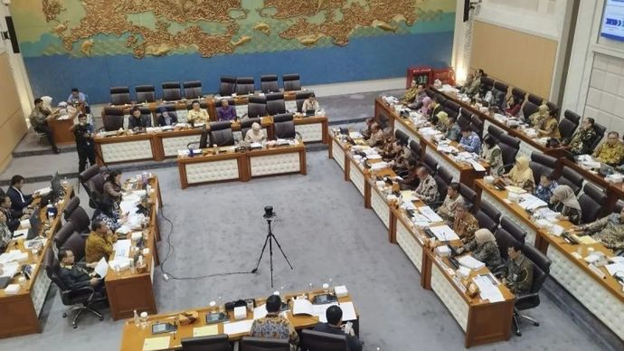 Menteri Perindustrian Agus Gumiwang Kartasasmita menghadiri rapat kerja bersama Komisi VII DPR RI di kompleks parlemen, Jakarta, Senin, 26 Januari 2026. ANTARA/Bagus Ahmad Rizaldi.