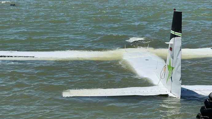 Pesawat Smart Air yang terjatuh di pantai