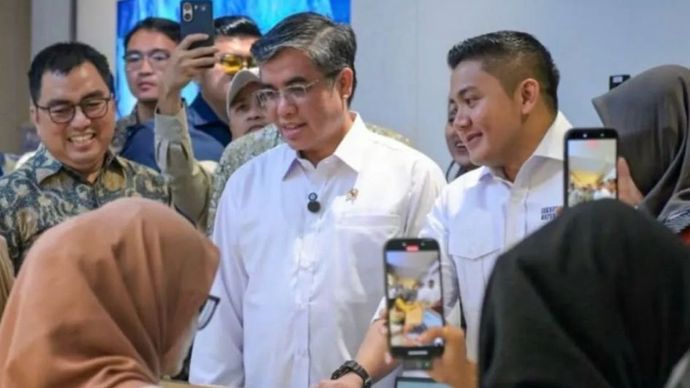 Seskab Teddy dan Menaker Tinjau Program Magang Nasional di PT Paragon