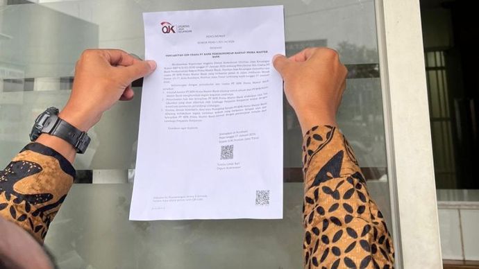 Otoritas Jasa Keuangan (OJK) resmi mencabut izin usaha PT BPR Prima Master Bank yang beralamat di Jalan Jembatan Merah 15&ndash;17, Surabaya, Jawa Timur/Antara