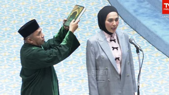 Sari Yuliati saat disumpah menggantikan Adies Kadir sebagai Wakil Ketua DPR RI. 