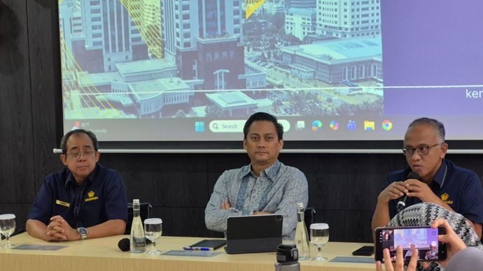 Wakil Menteri Keuangan (Wamenkeu) Thomas Djiwandono buka suara terkait isu dirinya sejak awal sudah disiapkan untuk menjadi Gubernur Bank Indonesia (BI).