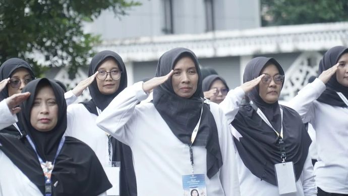 Para peserta pendidikan dan pelatihan atau diklat calon Petugas Penyelenggara Ibadah Haji (PPIH) Arab Saudi melakukan latihan baris berbaris di Asrama Haji Pondok Gede, Jakarta. ANTARA/HO-MCH 2026