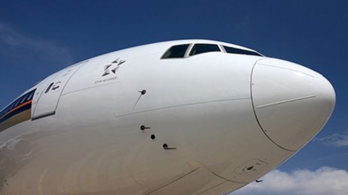 Boeing 777-200 in Singapore Airlines livery
