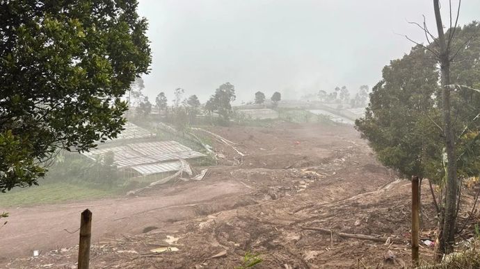 Situasi saat proses pencarian terhadap korban longsor dihentikan sementara akibat cuaca buruk di Desa Pasirlangu, Kecamatan Cisarua, Kabupaten Bandung Barat, Jumat, 30 Januari 2026. ANTARA/Rubby Jovan