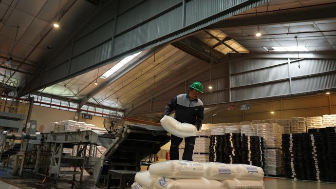 Polytama Propindo, afiliasi Pertamina, memproduksi polypropylene sebagai bahan baku utama berbagai industri dalam negeri. Pertamina Group perkuat hilirisasi petrokimia melalui sinergi pasokan propylene hasil pengolahan Kilang Pertamina Balongan