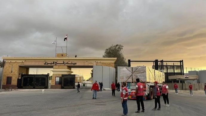 Arsip foto - Sebuah truk kembali ke Mesir dari Jalur Gaza melalui penyeberangan Rafah, Palestina, 30 November 2023. (ANTARA/Xinhua/Sui Xiankai/aa.)