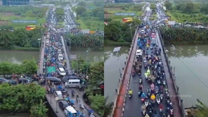 Kemacetan terjadi di Jembatan Kanal Banjir Timur, Rorotan, Cilincing, Jakarta Utara.