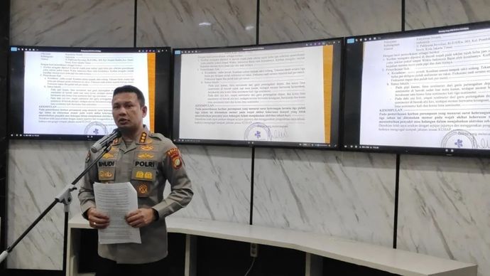 Kabid Humas Polda Metro Jaya, Kombes Pol Budi Hermanto saat memperlihatkan BAP yang diduga direkayasa oleh penyidik Polsek Cilandak di Mapolda Metro Jaya, Selasa, 3 Februari 2026. ANTARA/Ilham Kausar